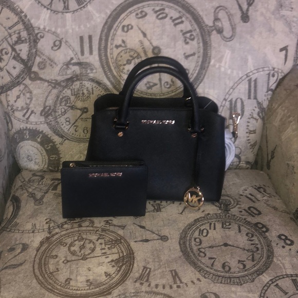 Michael Kors Handbags - Michael Kors SAVANNAH Satchel/JST Wallet Set